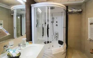 Mashhad-Madineh_alreza-bathroom.png