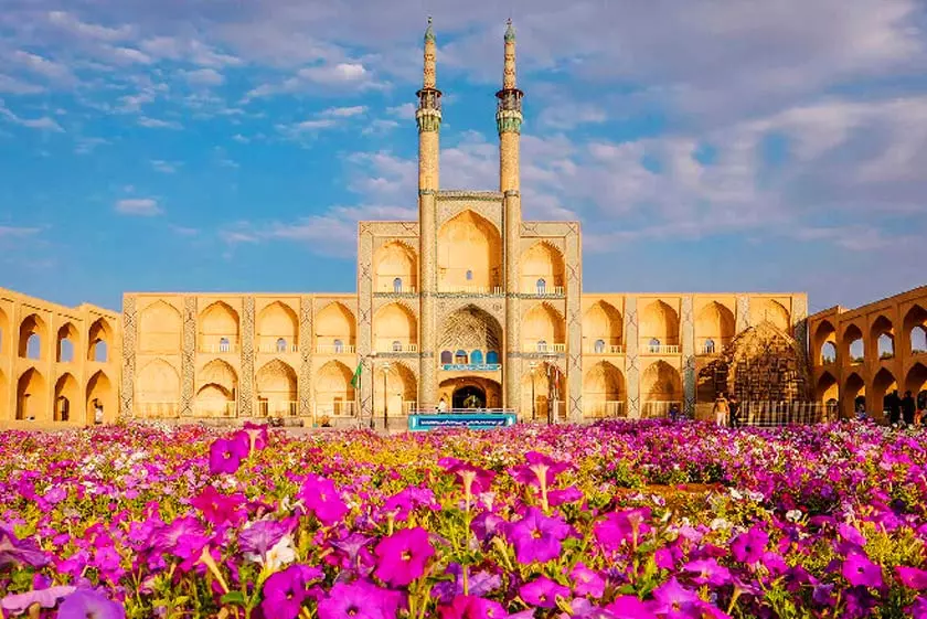 Travel-guide-to-Yazd