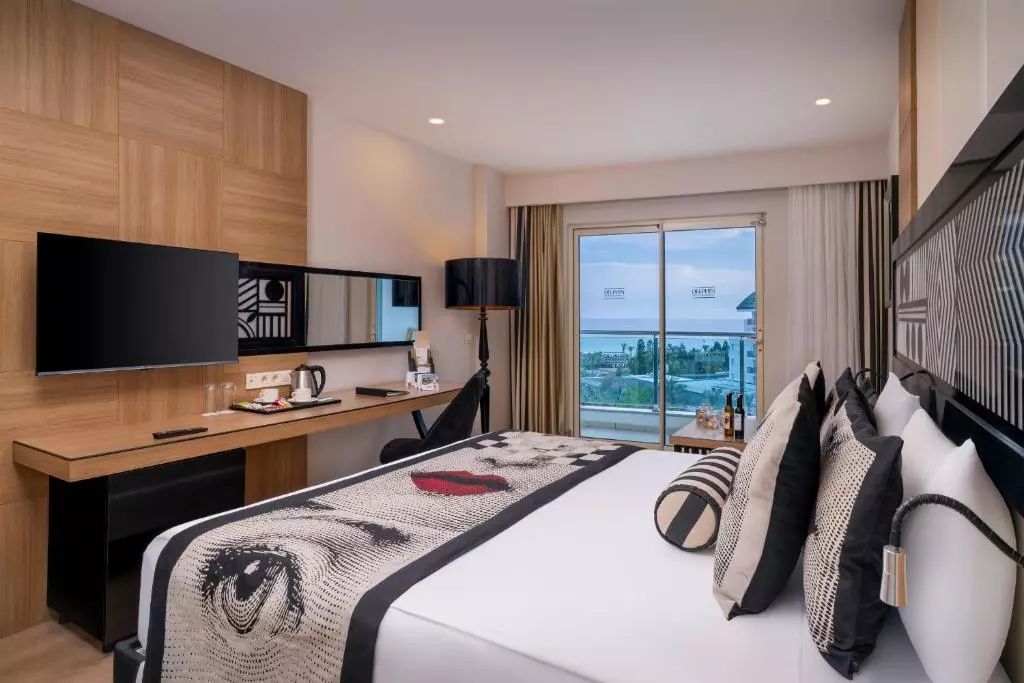 delphin-imperial-hotel-room.jpg