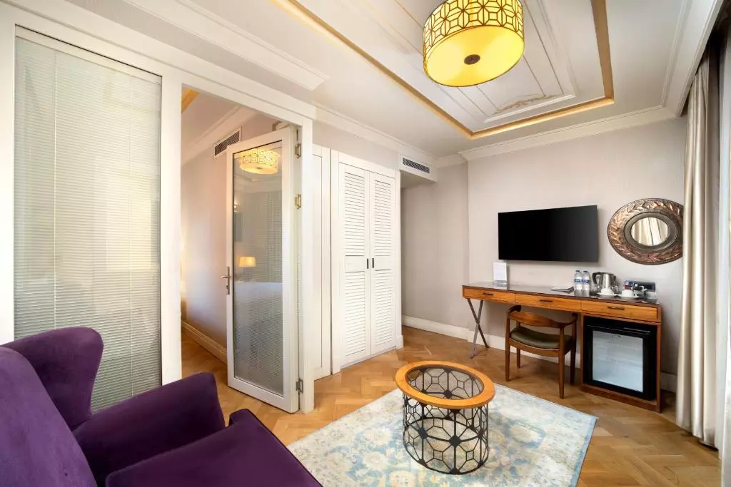 golden-age-room2
