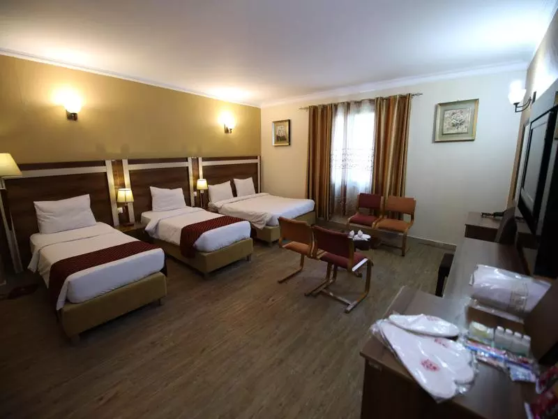 heliakishroomhotel
