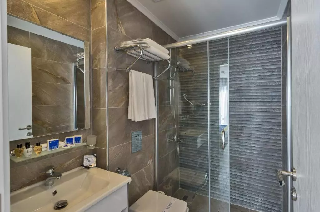 inntel-hotel-bathroom.jpg