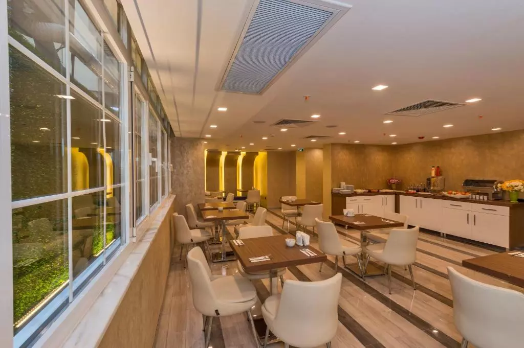 inntel-hotel-breakfast.jpg