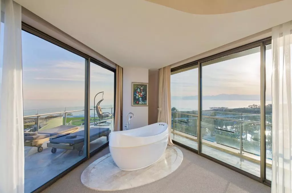 maxx-royal-room-3.jpg