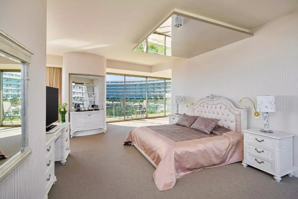 maxx-royal-room.jpg