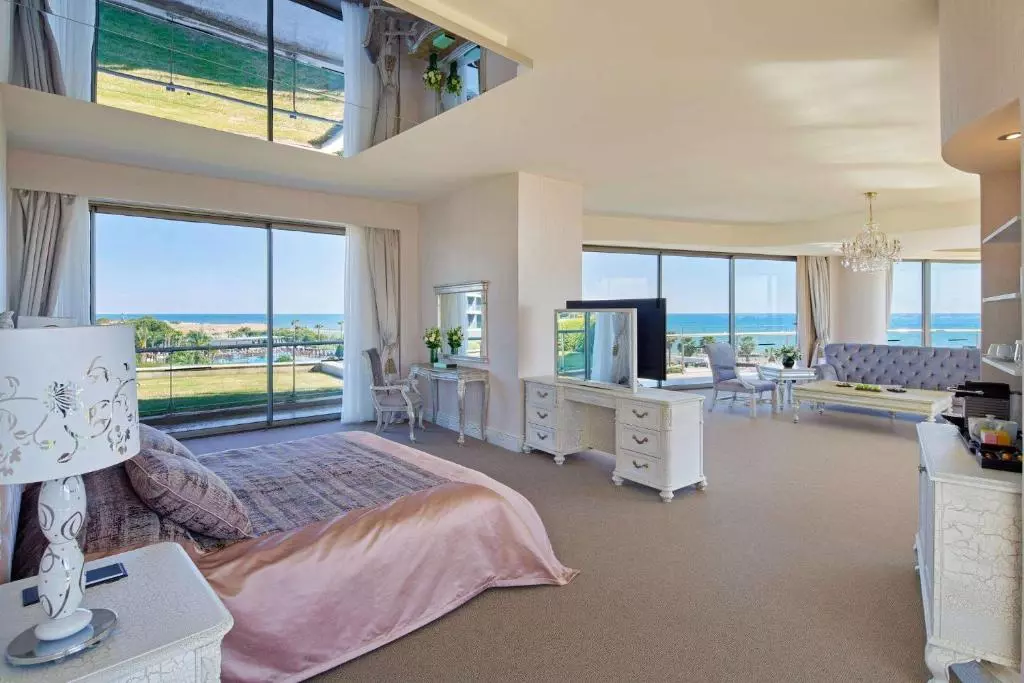 maxx-royal-room2.jpg