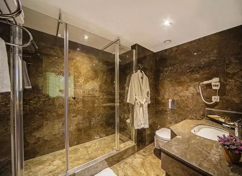 novaplaza-orion-bathroom