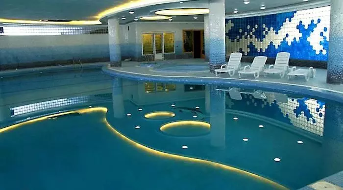 parmidahotelkishpool