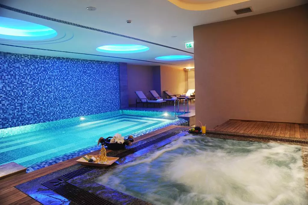 titanic-city-taksim-pool